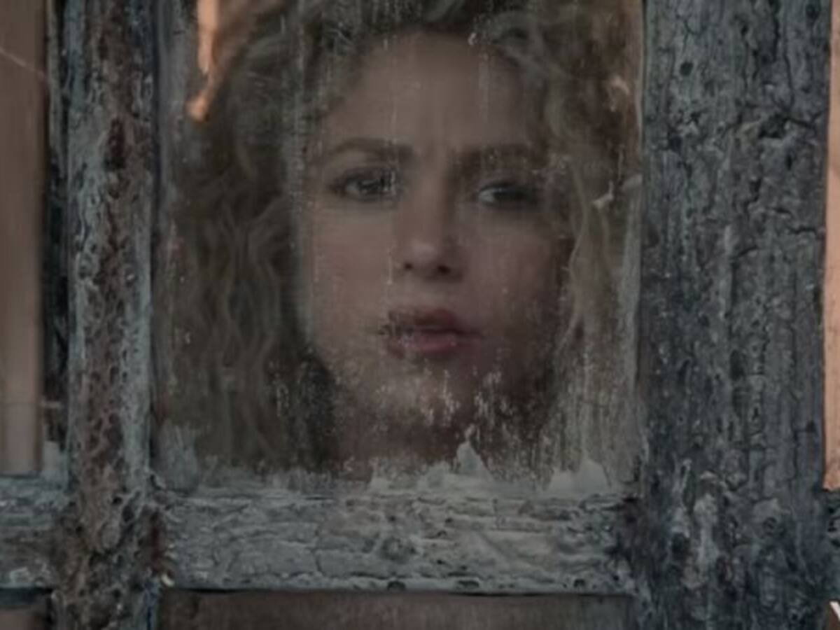 Shakira estrena videoclip en pleno concierto en Bogotá