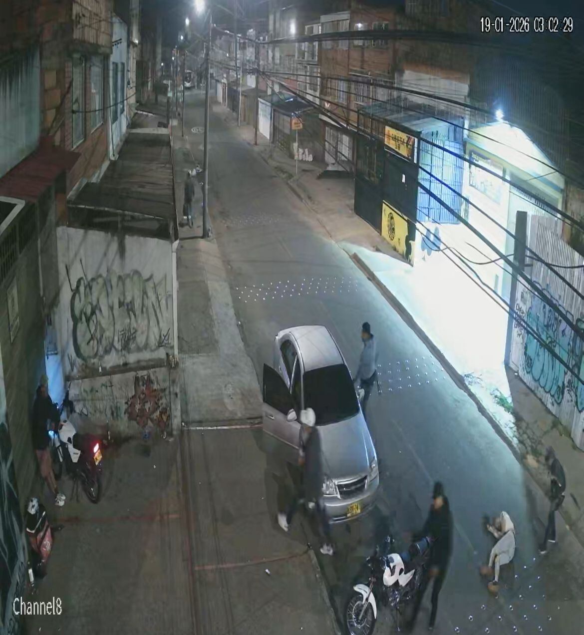 Violento atraco en Bogotá: hombre fue apuñalado y pateado por robarle sus pertenencias.