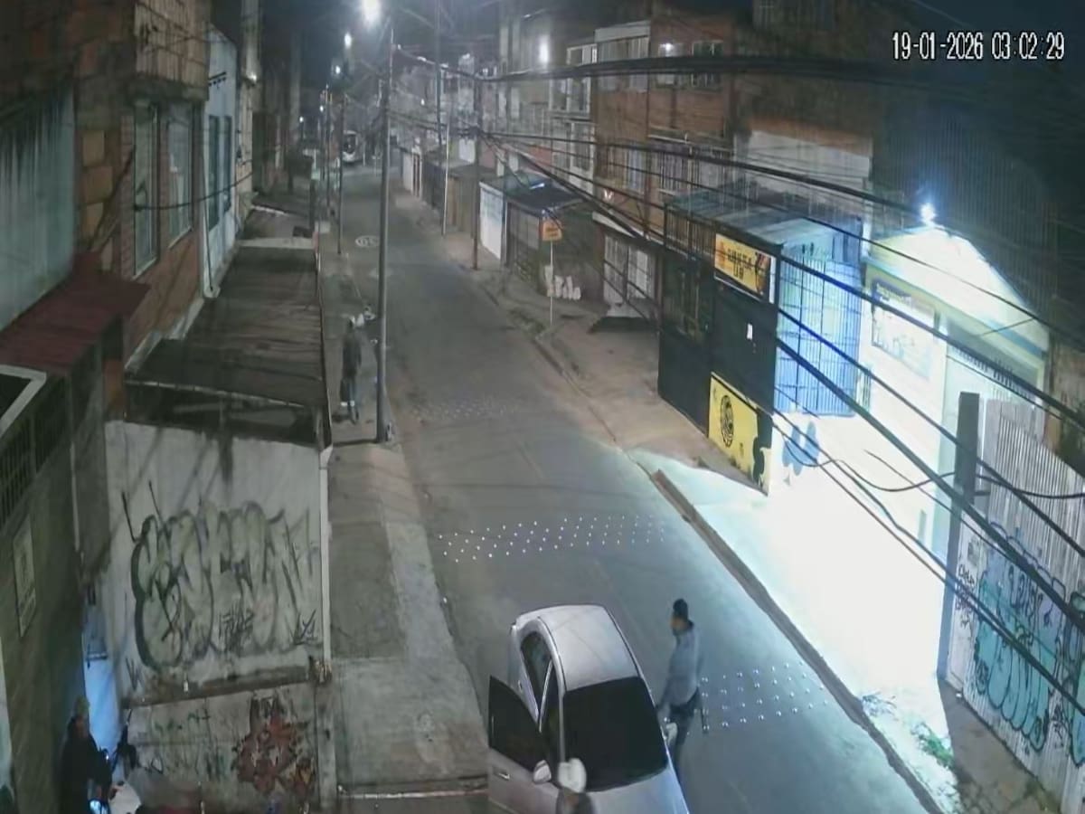 Violento atraco en Bogotá: hombre fue apuñalado y pateado por robarle sus pertenencias