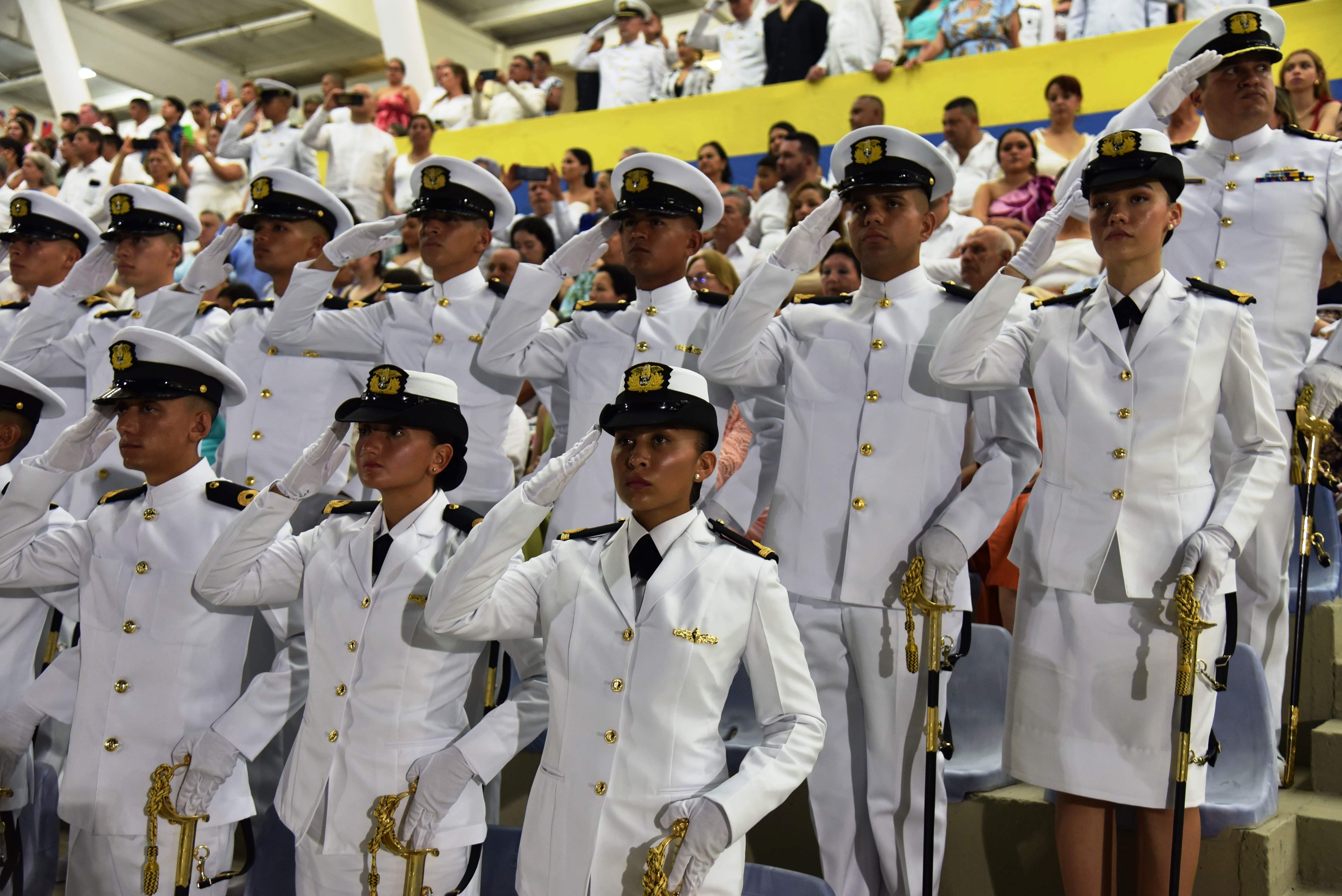 En Cartagena, 92 nuevos oficiales de la armada de Colombia listos para servir al país