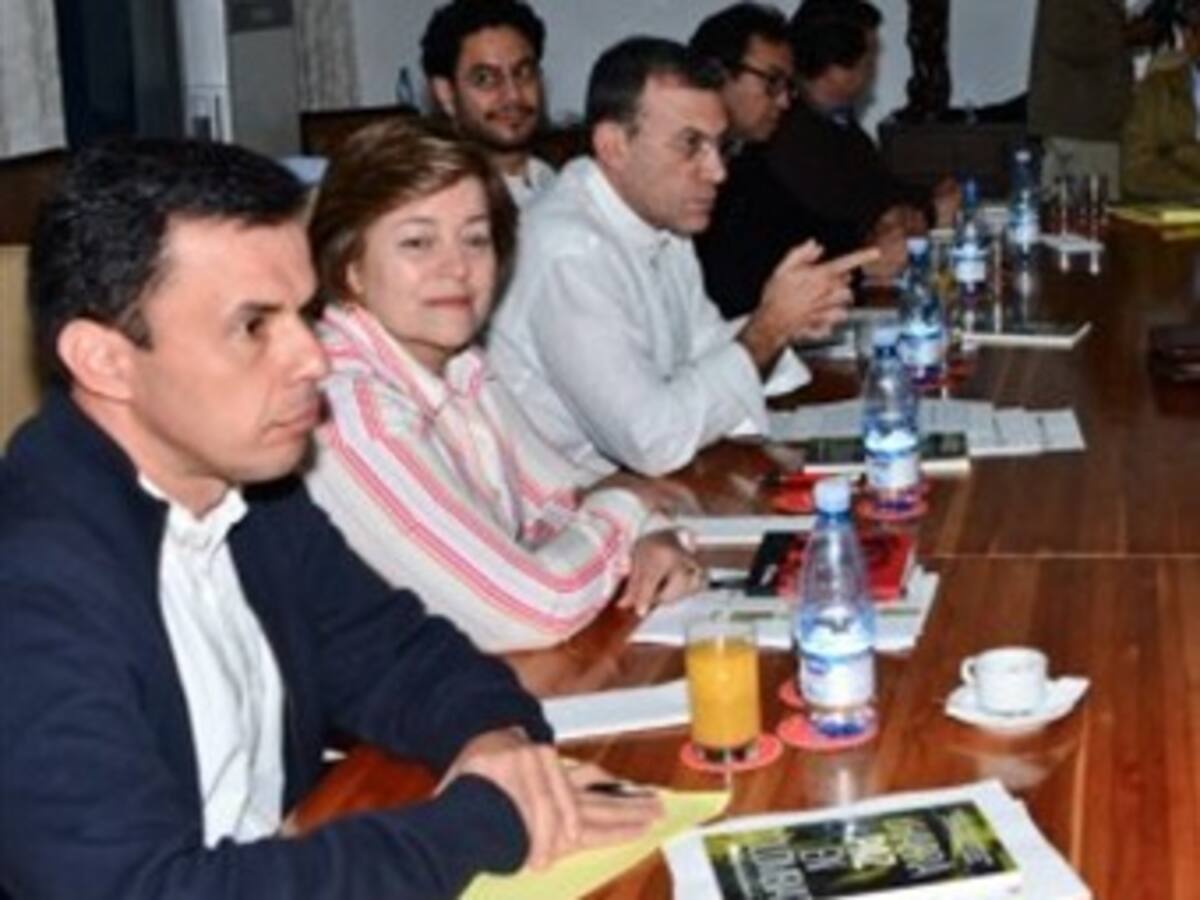 Congresistas piden a Farc no romper confidencialidad del proceso de Paz