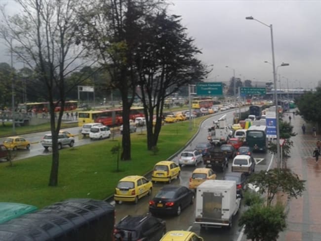 Accidentes y lluvias generan caos vehicular en la calle 26