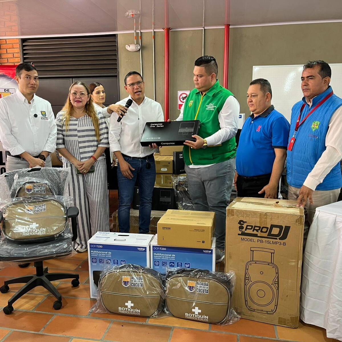 Presidentes de JAC de la Comuna 3 de Cúcuta recibieron dotación por parte de la alcaldía