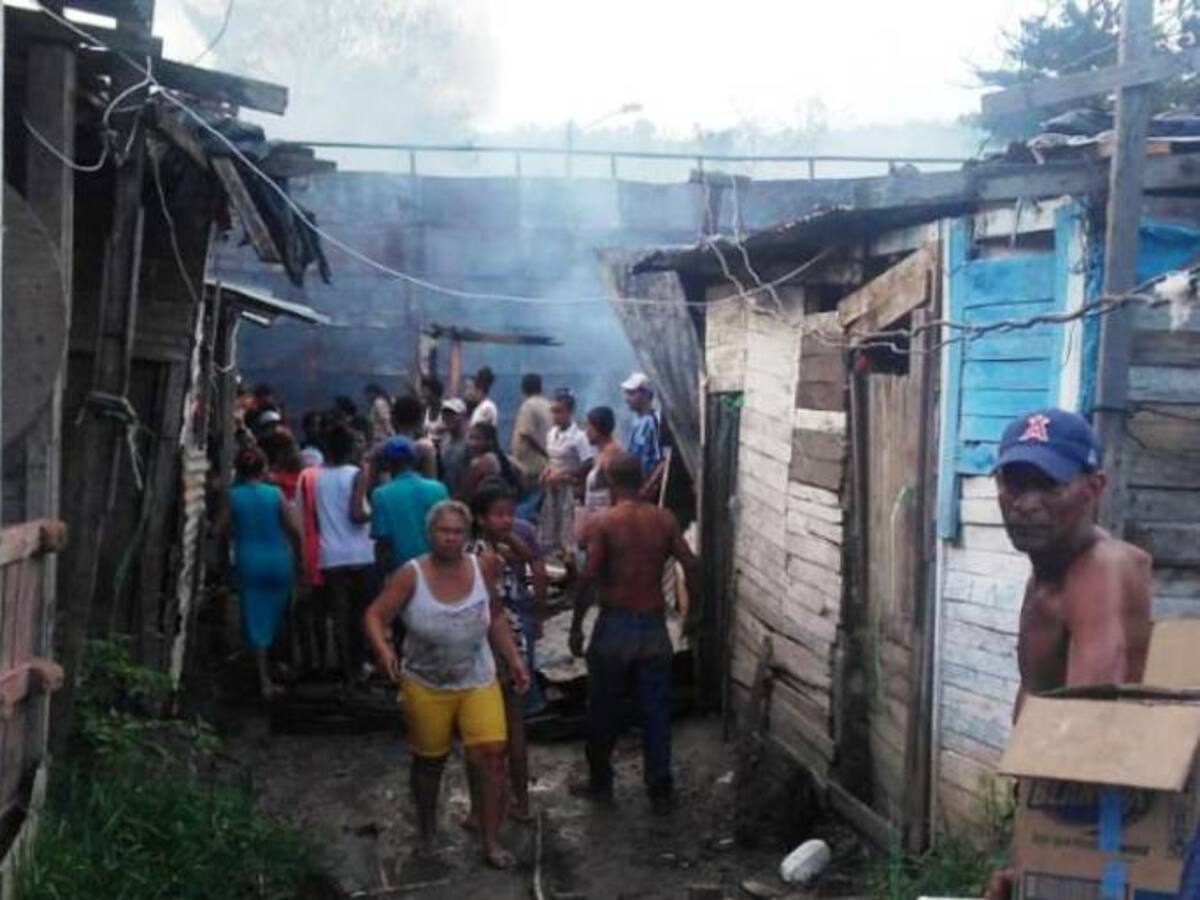 Incendio destruye bodega de reciclaje en Cartagena