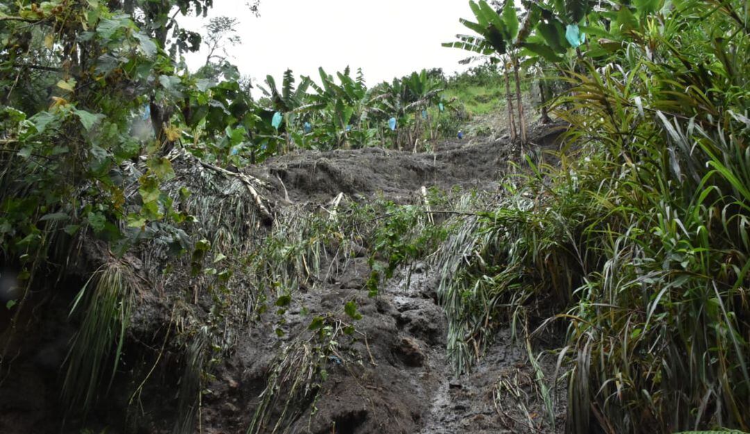 Las lluvias provocaron varios derrumbes que afectaron la conducción de agua hacia Montenegro