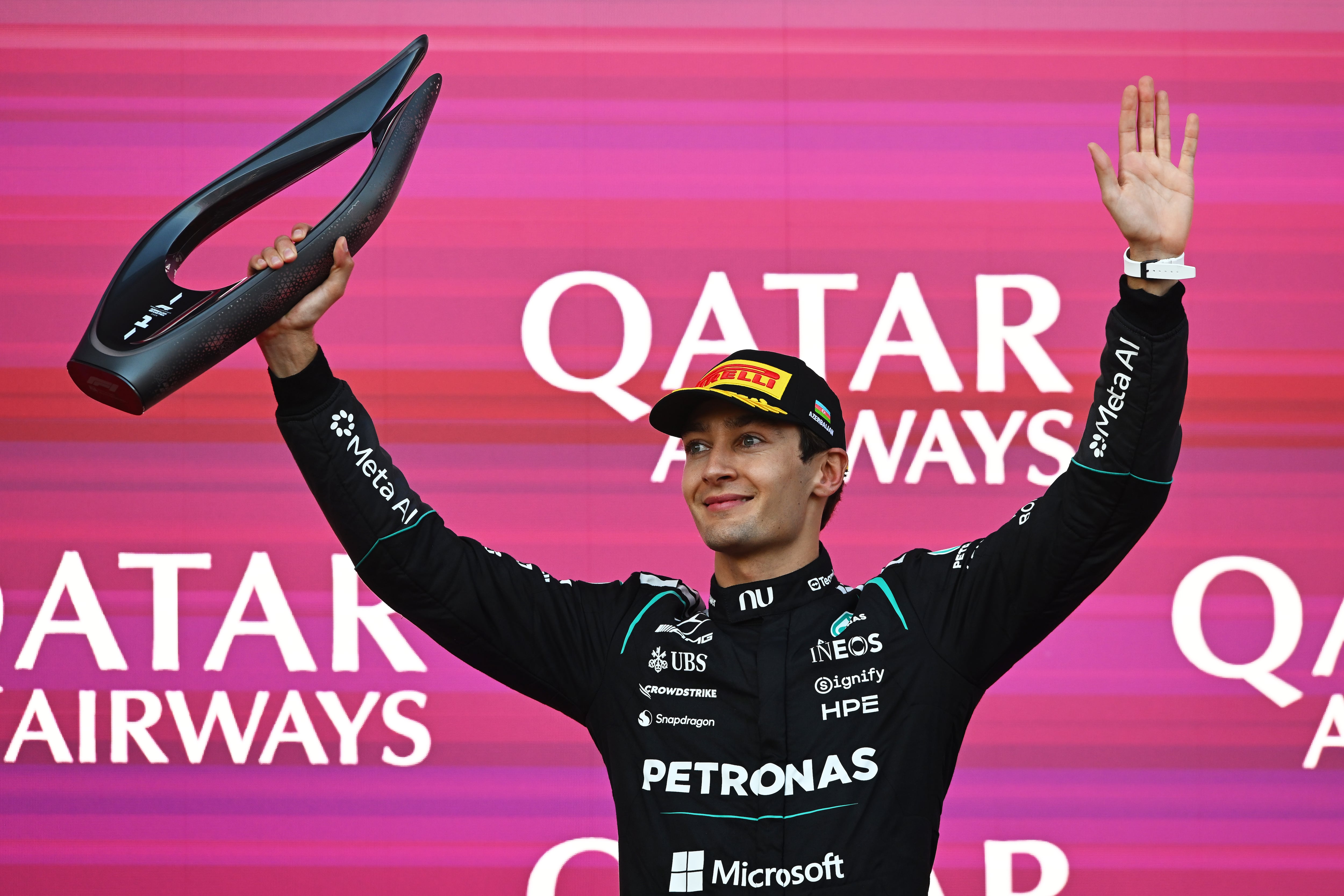 George Russell festeja su victoria en el GP de Bakú. (Photo by Rudy Carezzevoli/Getty Images)