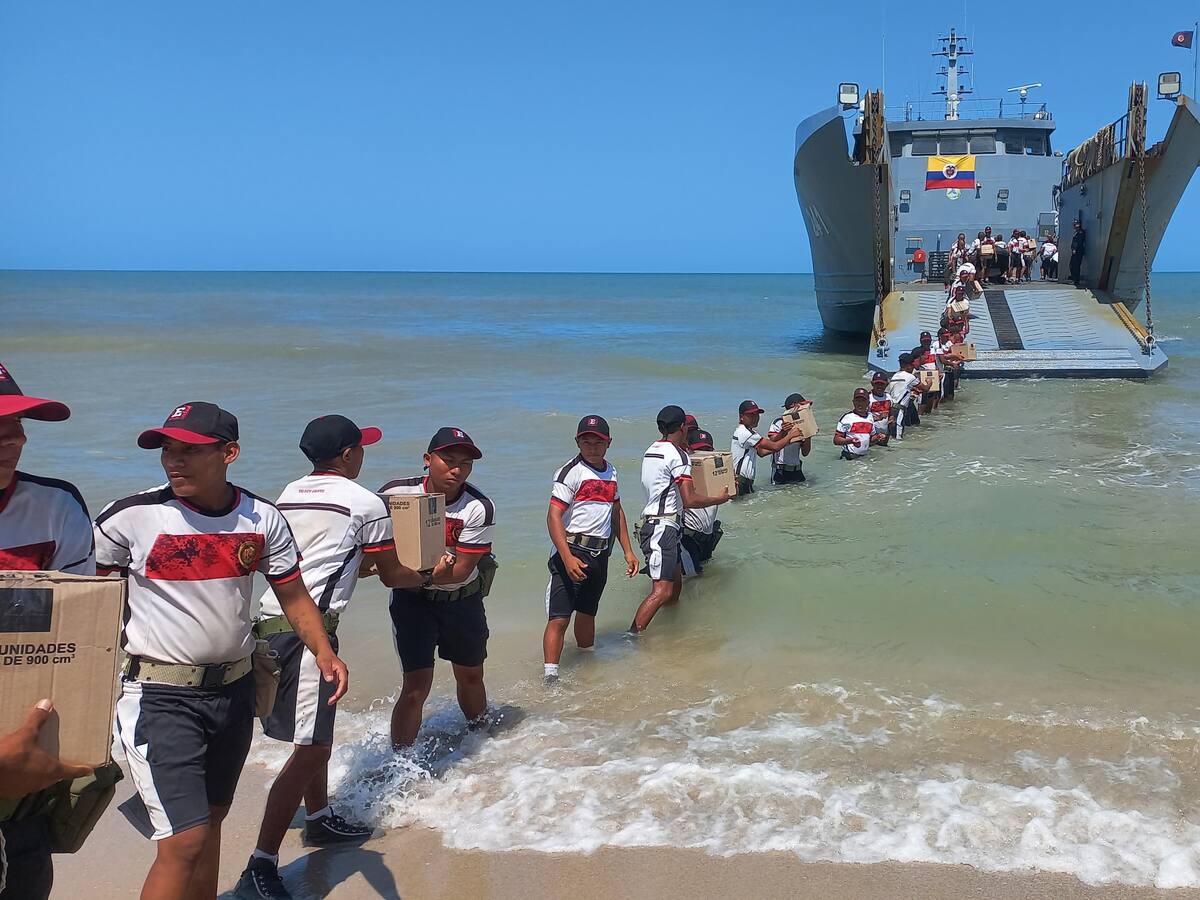 Buque de la Armada zarpó desde Cartagena a entregar 170 toneladas de alimentos en La Guajira