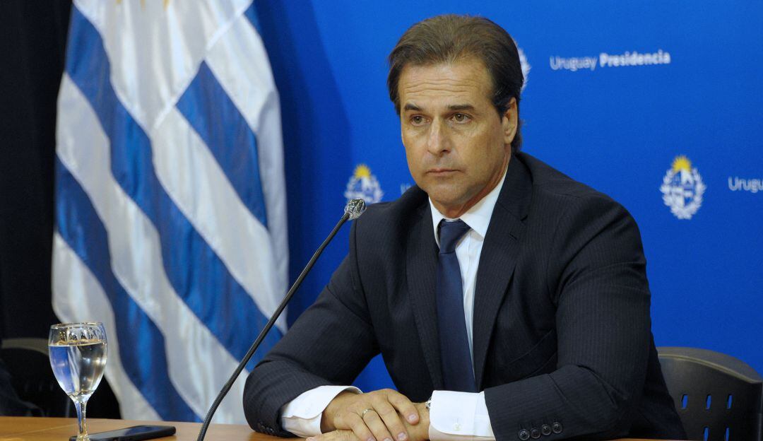 El presidente Luis Lacalle Pou ha rechazado imponer una cuarentena generalizada pese al repunte en muertes y contagios.