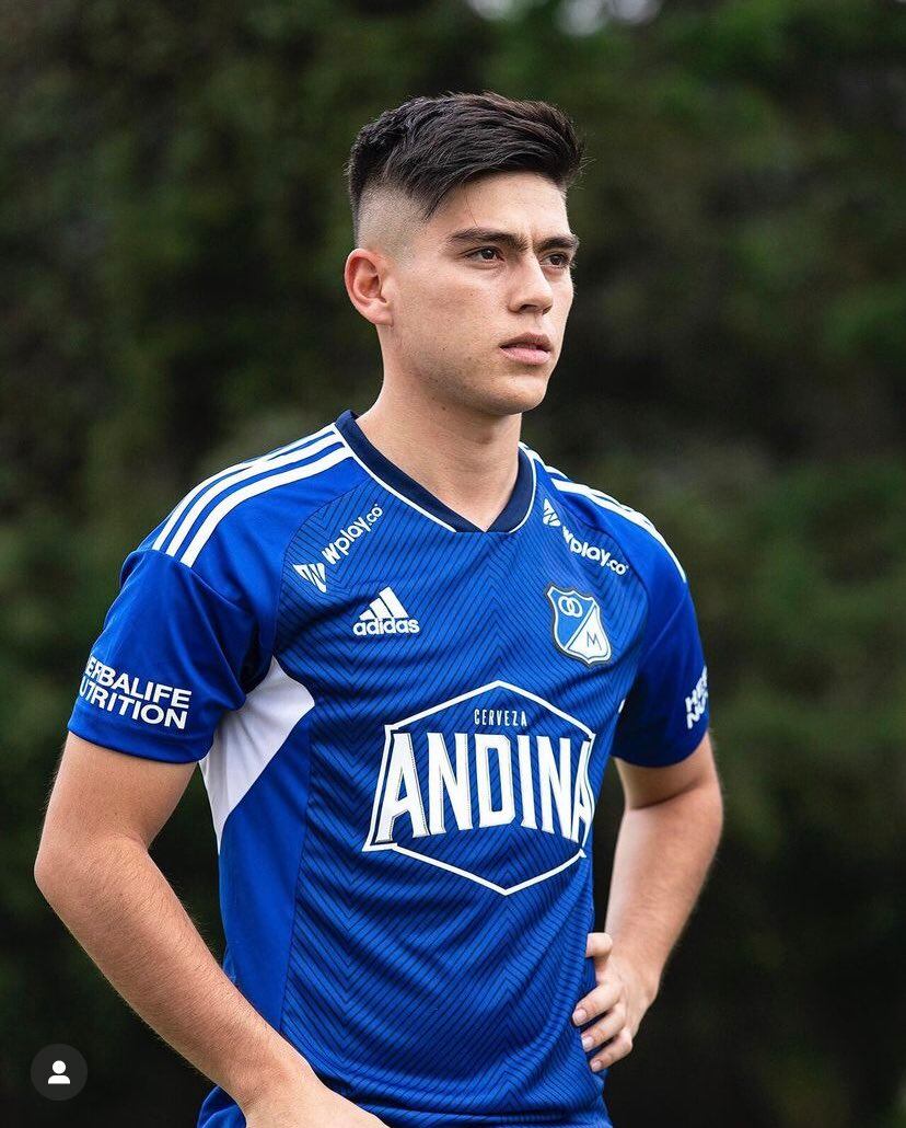 Daniel Ruiz con la nueva camiseta de Millonarios / Adidas.co