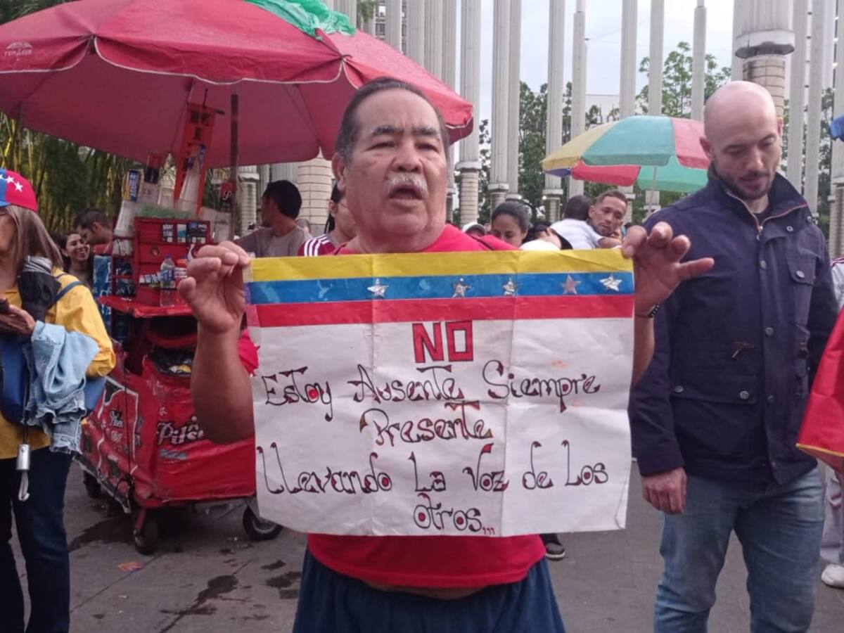 Más de 300 personas se manifestaron por la libertad de Venezuela en Parque de las Luces de Medellín