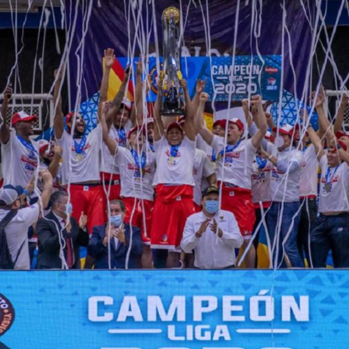 Titanes tricampeones de la liga profesional de baloncesto