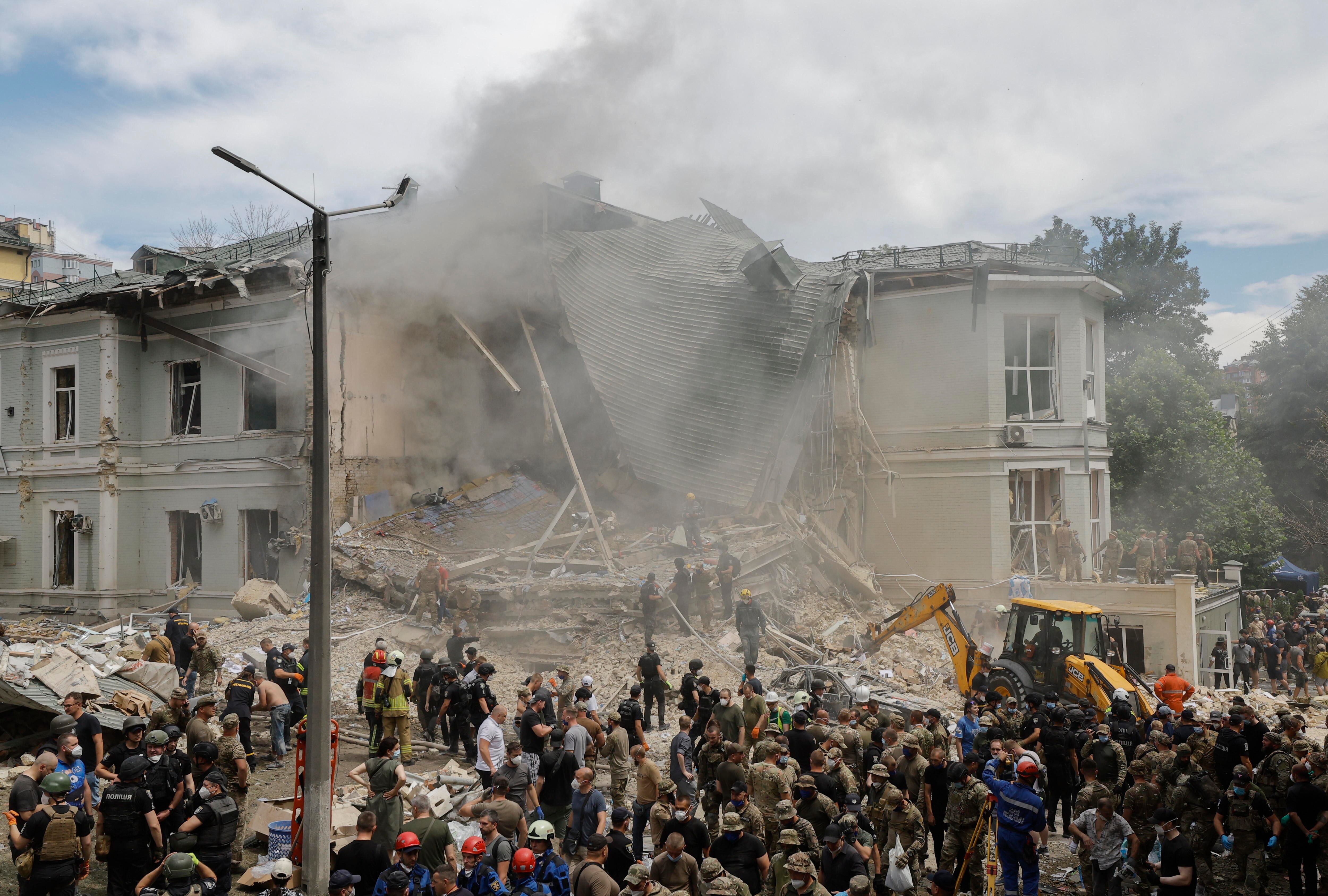 Foto de referencia de un edificio bombardeado en Kiev, Ucrania. EFE/ Sergey Dolzhenko