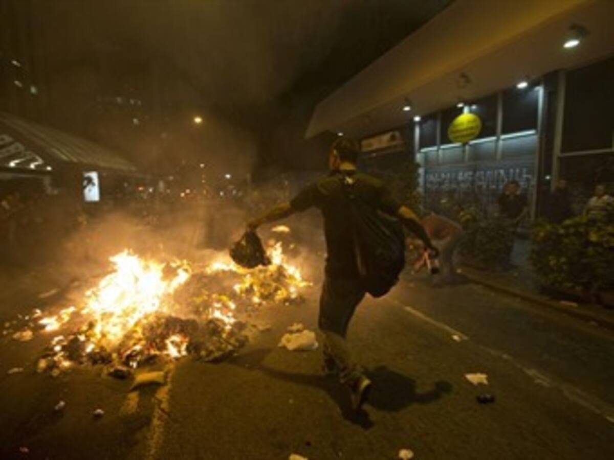 Unos 1.000 manifestantes se enfrentan con la Policía a las puertas del Maracaná en Brasil