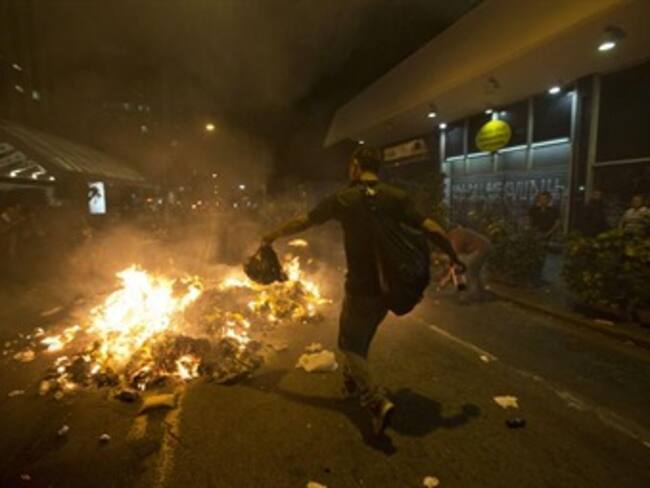 Unos 1.000 manifestantes se enfrentan con la Policía a las puertas del Maracaná en Brasil