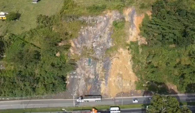 Deslizamiento en la variante Caldas. Foto: Cortesía