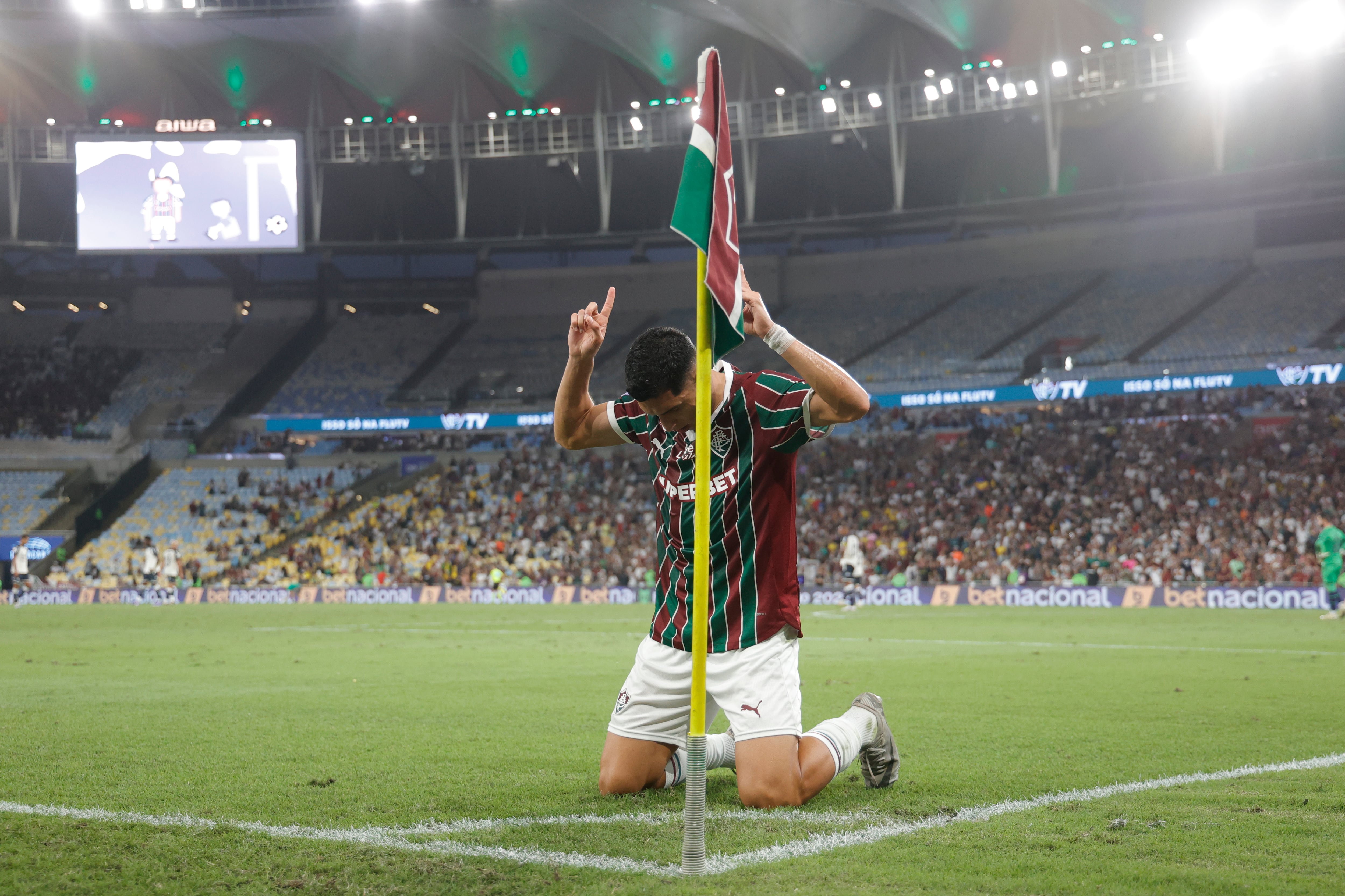 Kevin Serna festeja su gol ante Remo. (Photo by Lucas Figueiredo/Getty Images)
