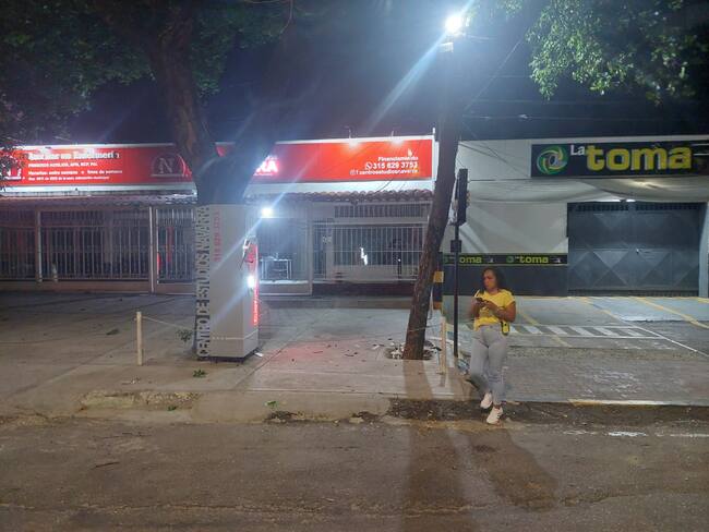 Atentado a establecimiento comercial.