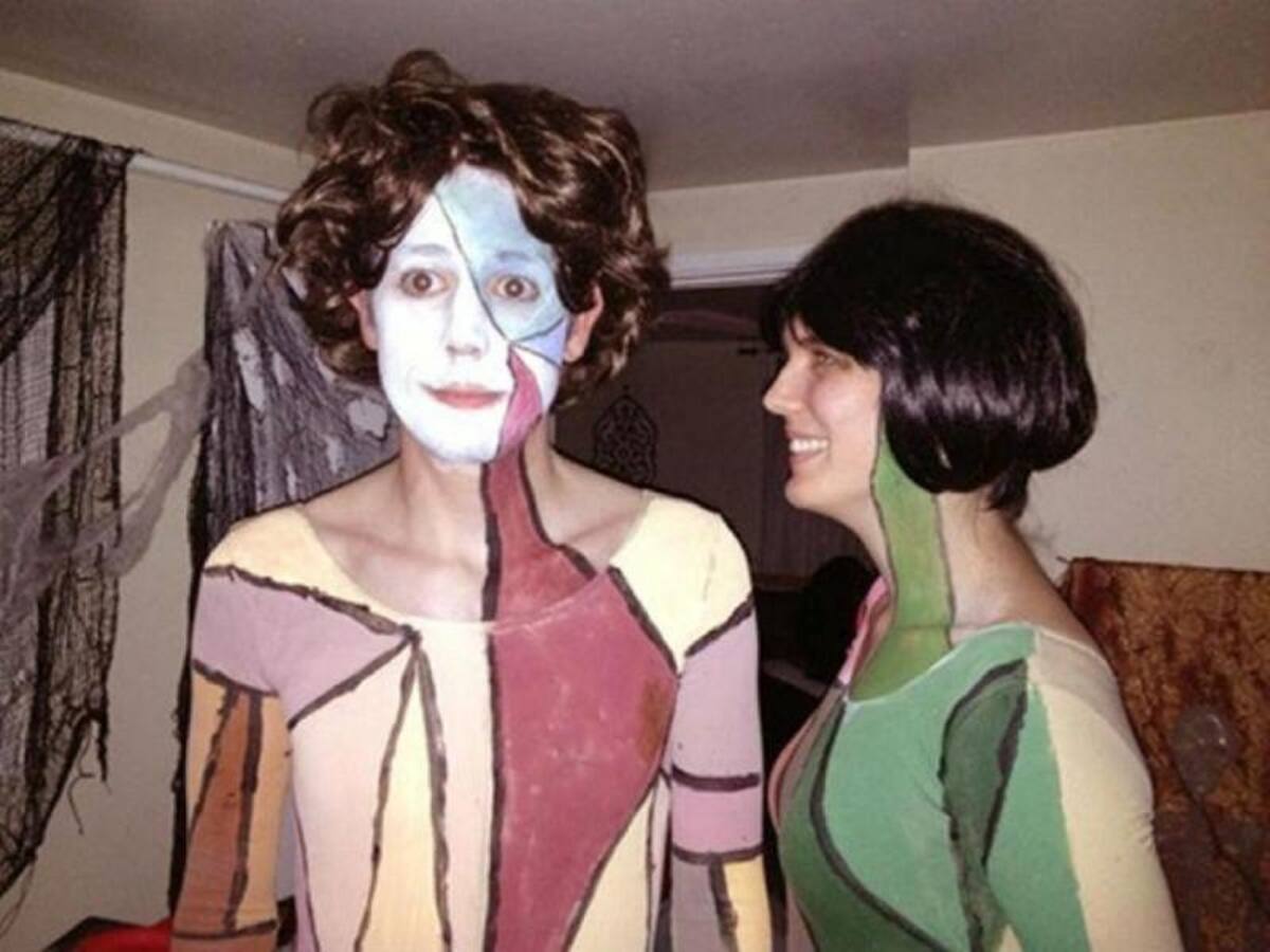 Otro disfraz en pareja protagonizando un video musical. Foto: Facebook