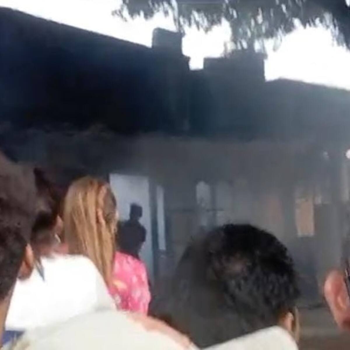 Voraz incendio en una casa de Barranquilla deja sin vida a padre e hijo