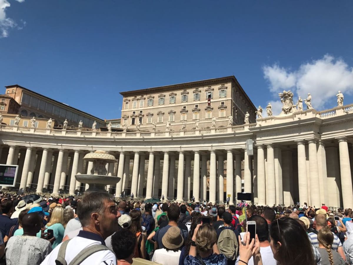 Miles de fieles del mundo en el Vaticano escucharon este domingo su mensaje.
