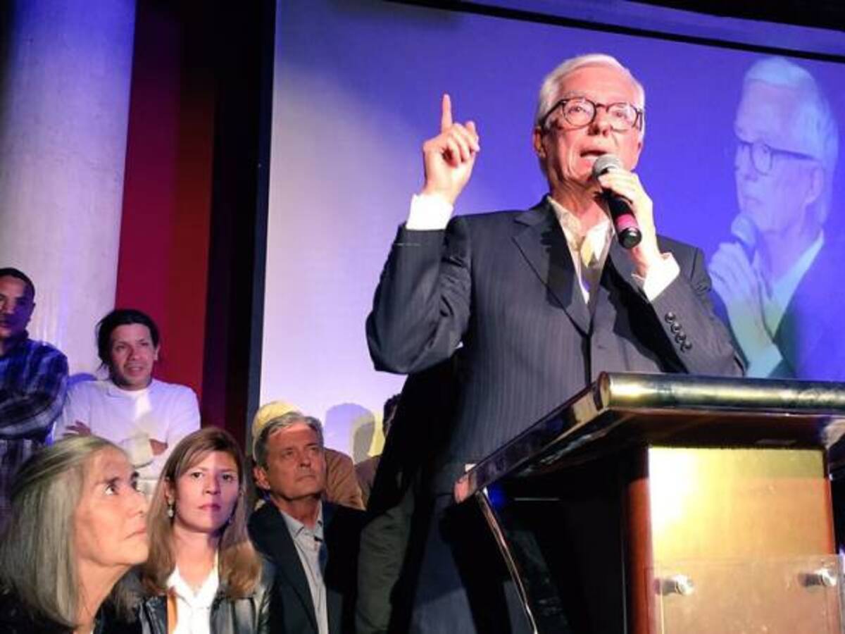 "No vamos a hacer alianza con el Santismo ": Robledo sobre Petro y De La Calle