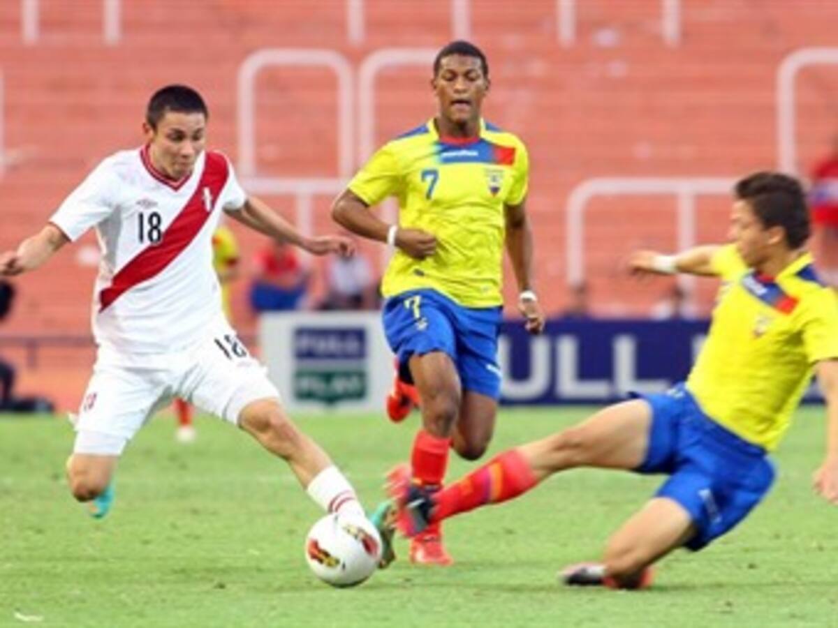 Perú venció 3-2 a Ecuador y sigue en carrera por la clasificación