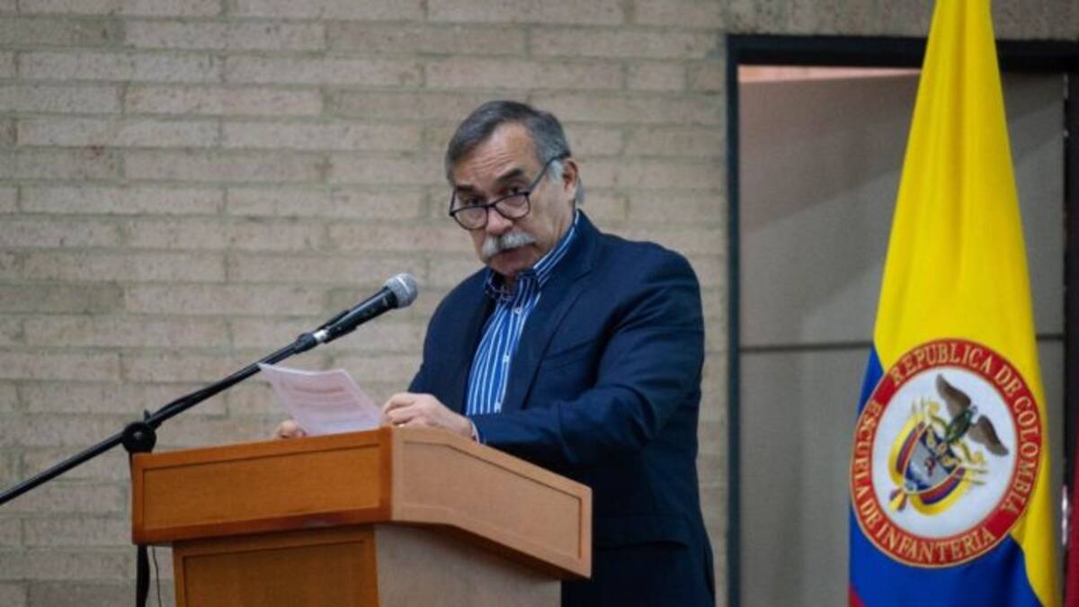 Procuraduría indaga denuncias de corrupción en el Min Defensa hechas por ex viceministro
