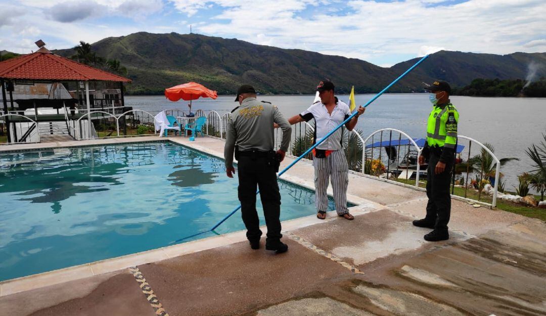 suministrada Policía Tolima represa de Prado