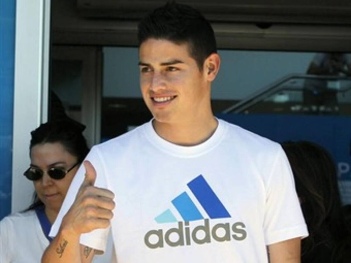 Crece fiebre en Bogotá por la camiseta blanca de James Rodríguez