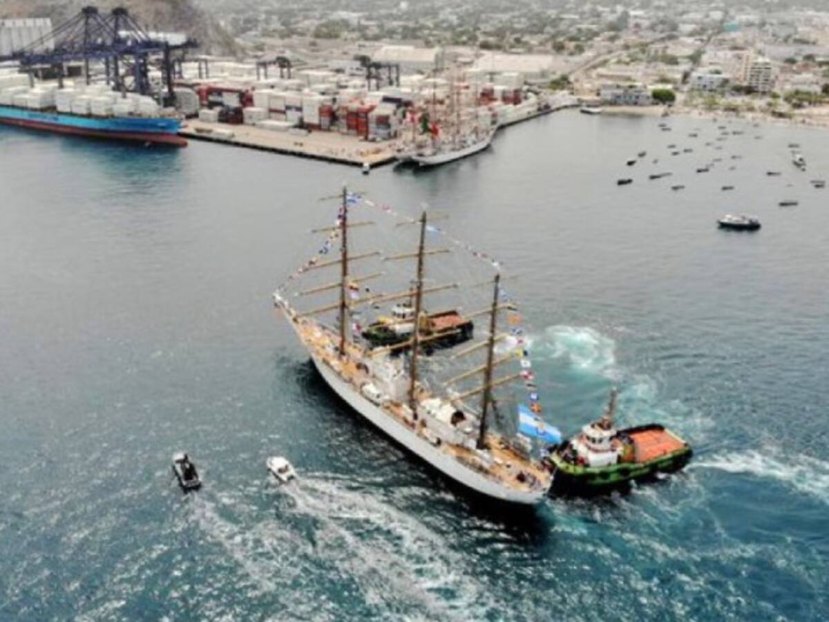 7 buques escuela engalanan el Puerto de Santa Marta