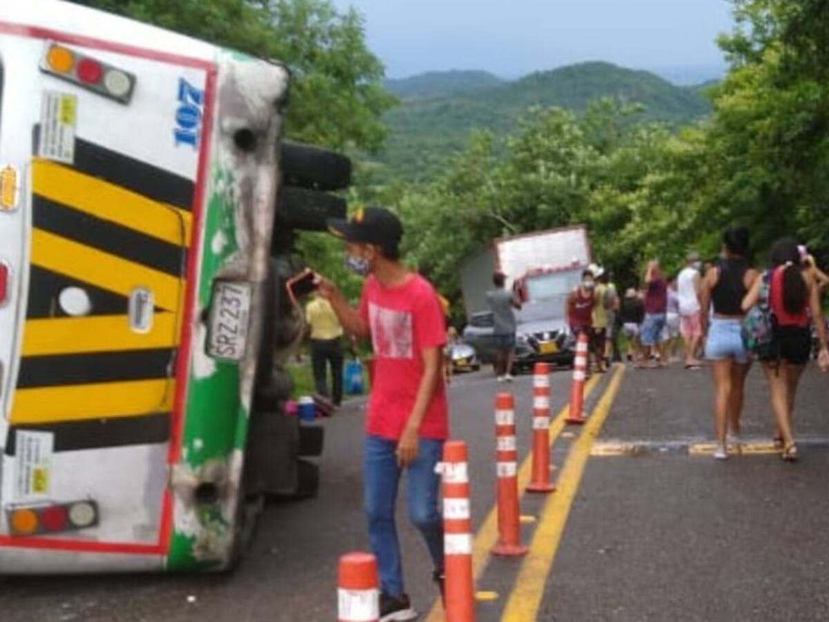 Más de 20 heridos por accidente de bus que se volcó en Tubará, Atlántico