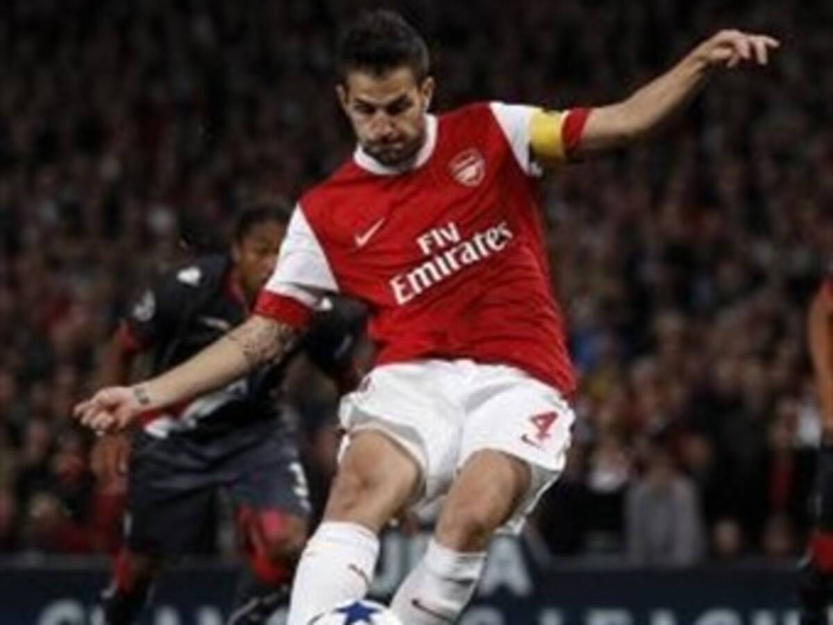 Cesc Fabregas tiene 90% de opciones de jugar en Barcelona