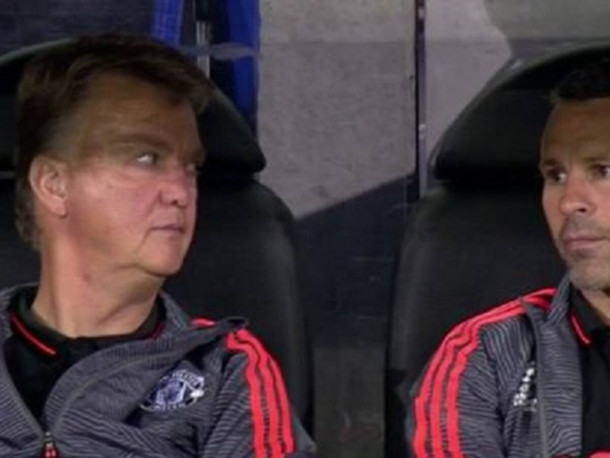 La reacción de Van Gaal tras el penal fallado por Chicharito