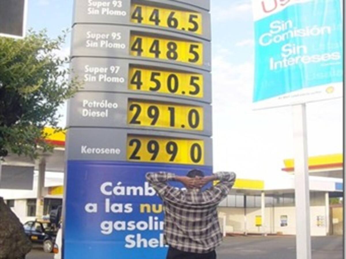 MinMinas asegura que reajuste a los precios de combustibles continuará