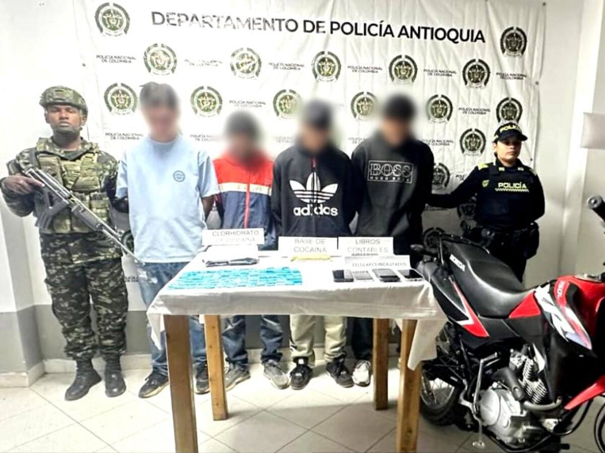 Cuatro capturados y más de un kilo de cocaína incautado en operativo en El Santuario