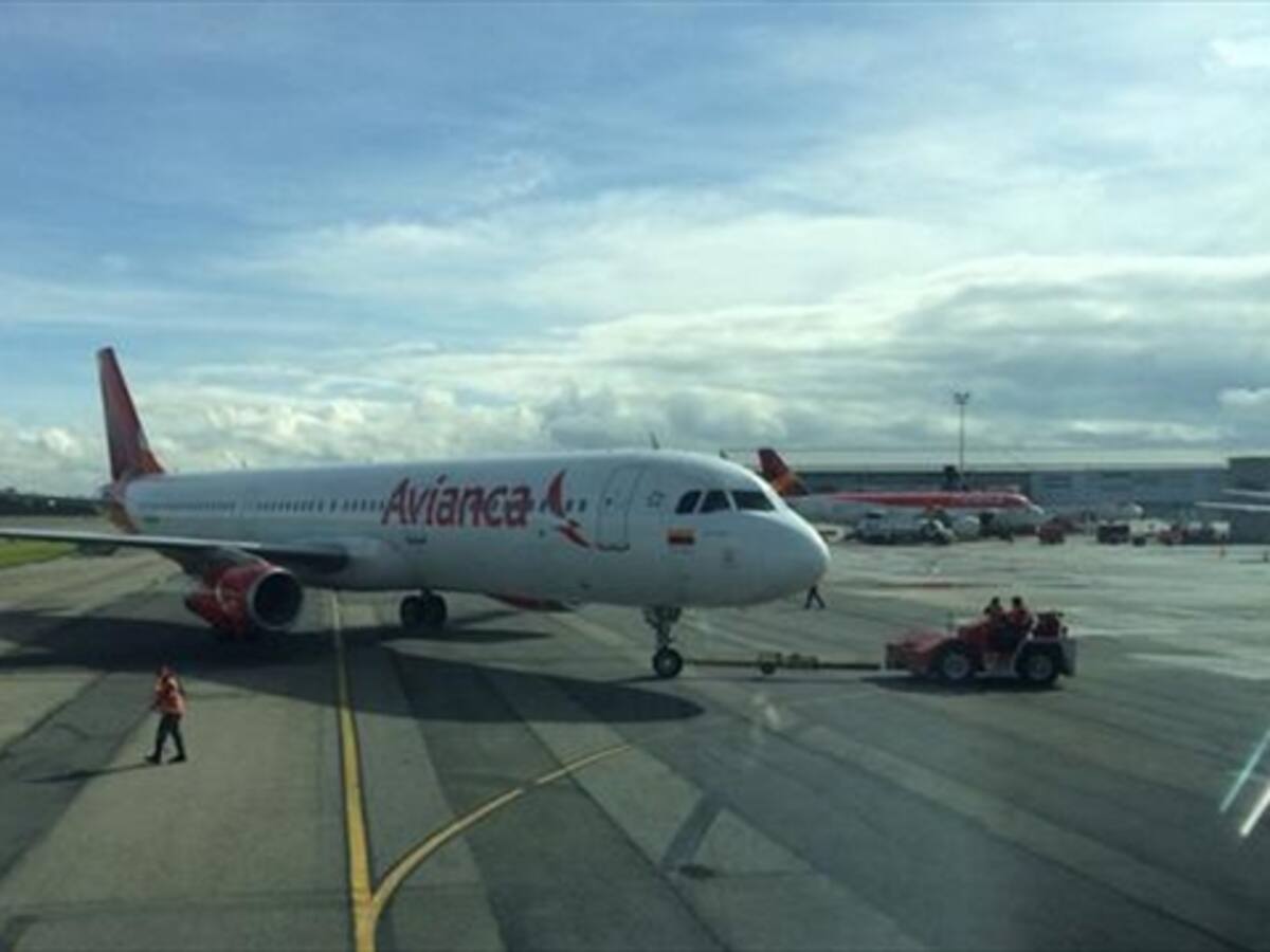 Avión de Avianca aterrizó en Bucaramanga por un pasajero enfermo