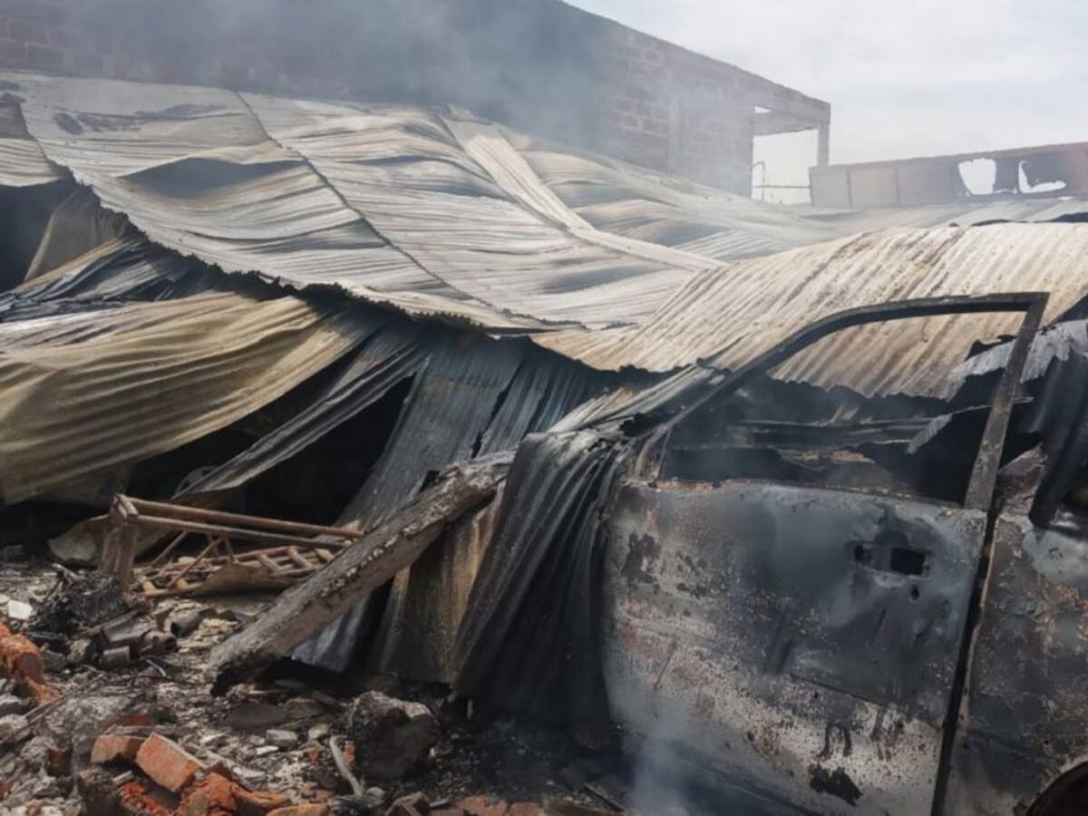 10 carros afectados tras incendio en un taller de Mompox, Bolívar