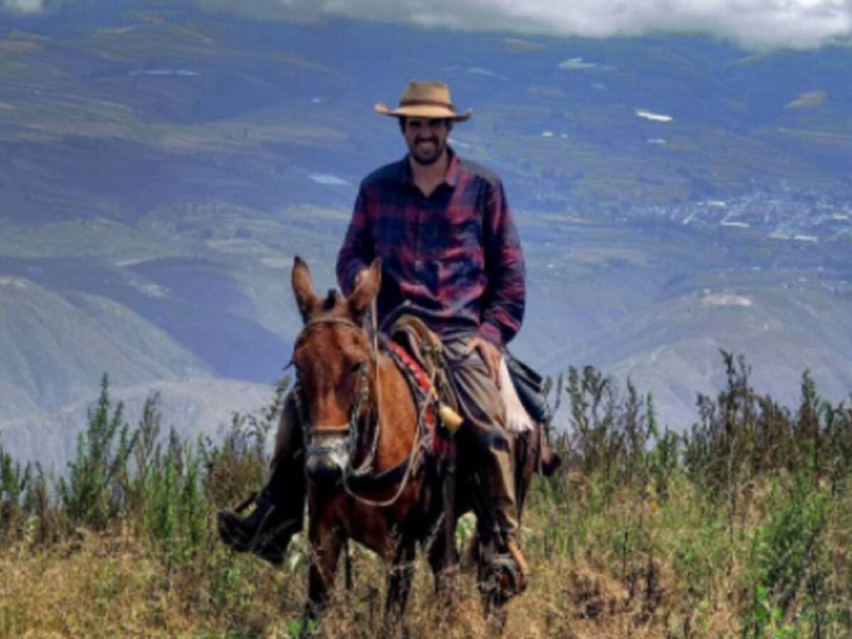 A lomo de mula colombiano inicia cruzada por Sudamérica