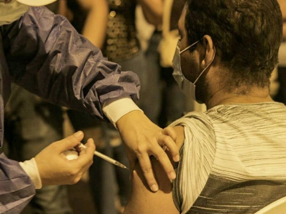 812 dosis fueron aplicadas en jornada de vacunación nocturna en Cartagena