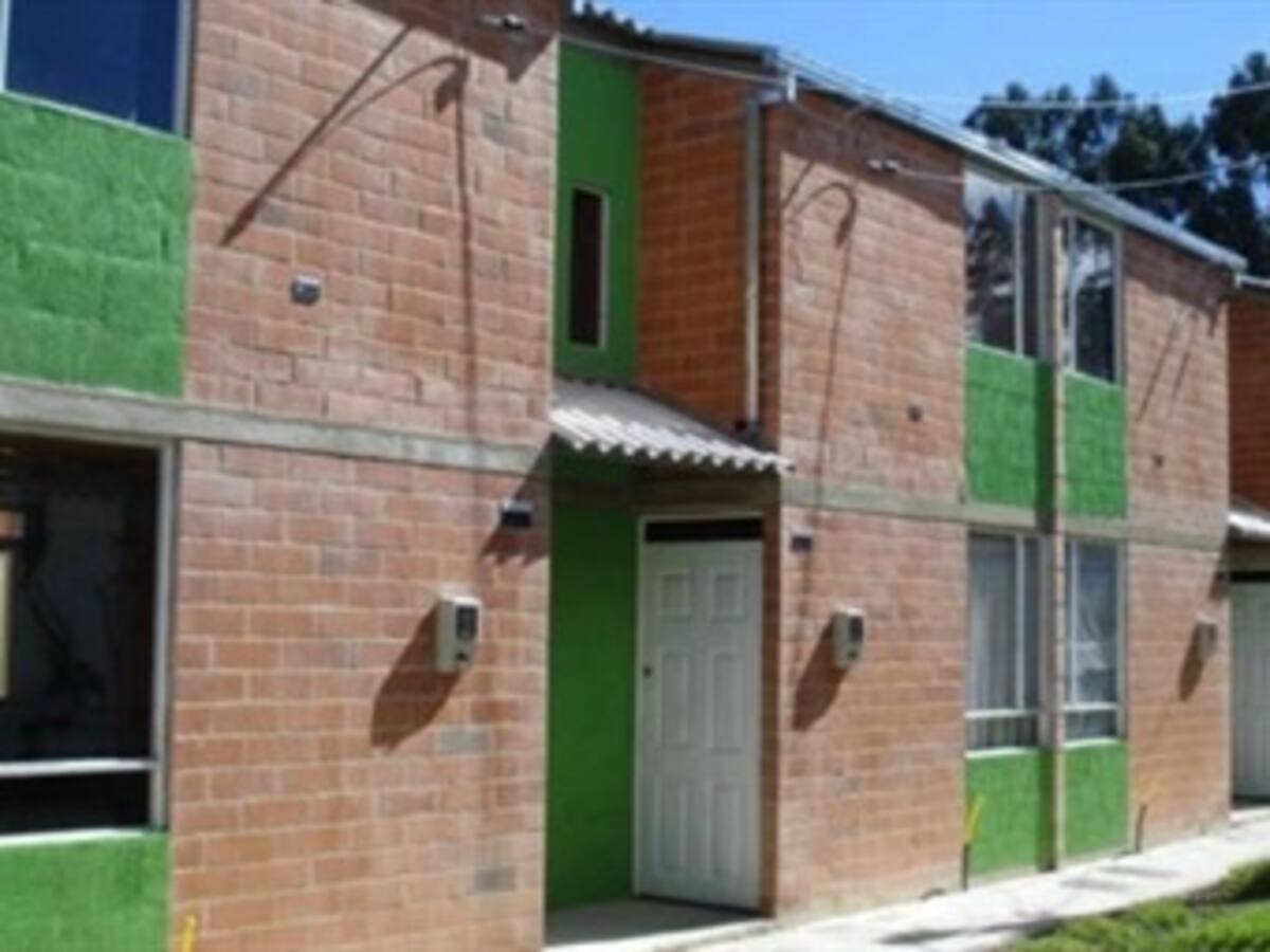 La política de vivienda distrital no es acorde con la nacional: Petro