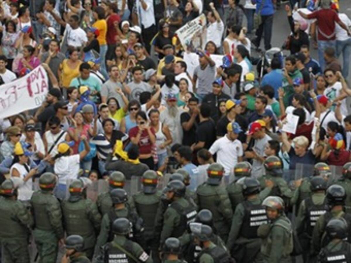 Venezolanos residentes en Medellín rezan por la paz de su país