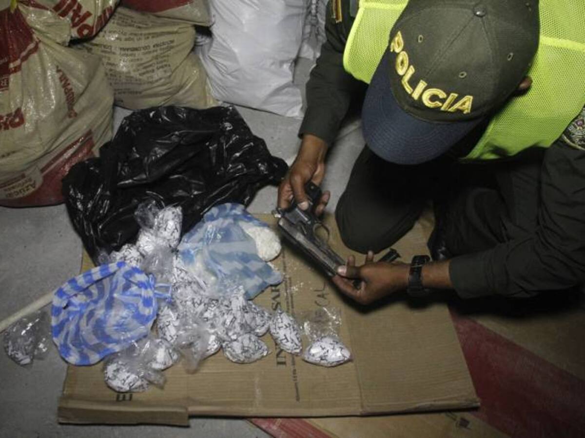 Seis policías detenidos por exigir dinero a bandas de microtráfico