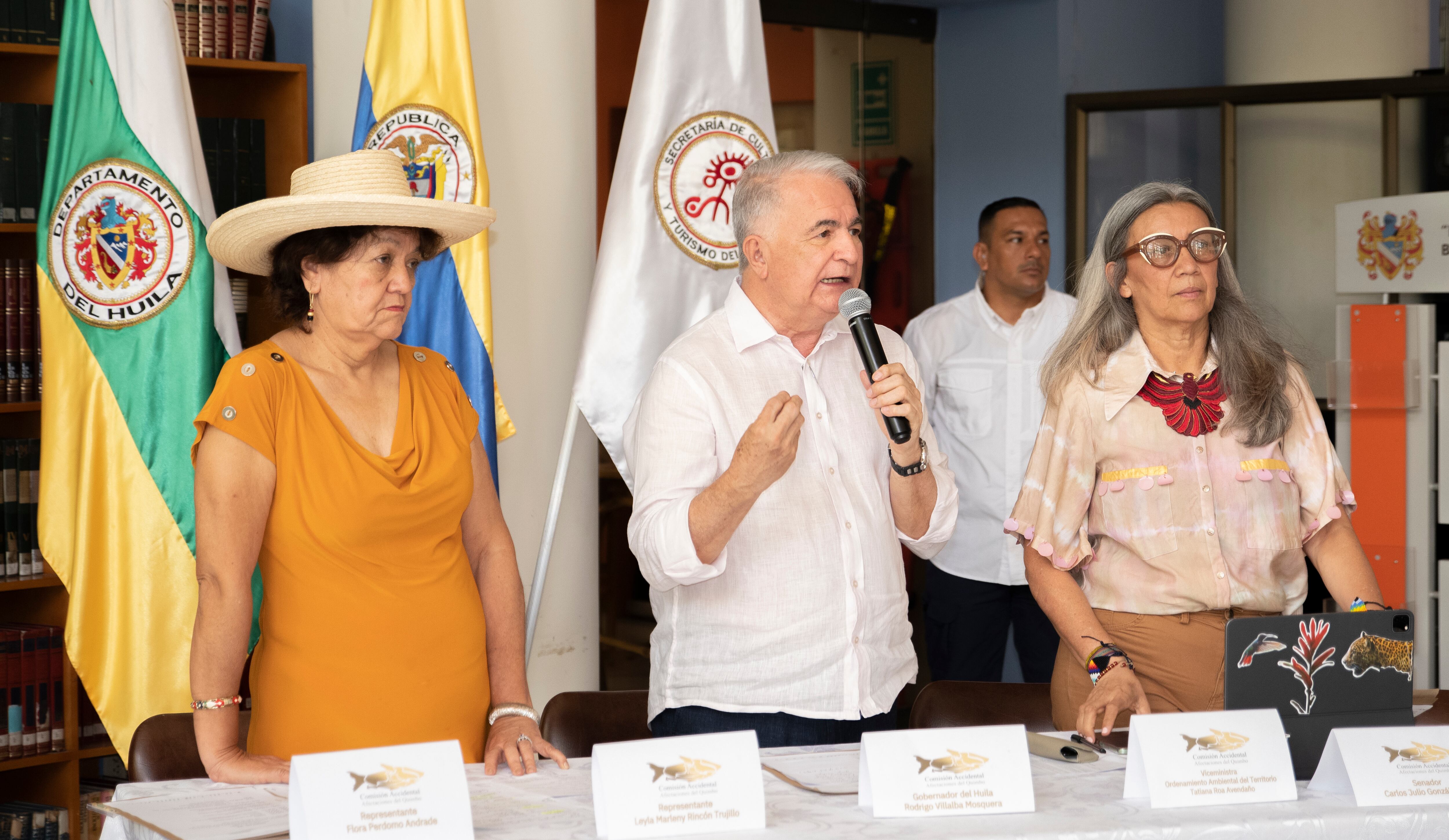 Con el propósito de exigir el cumplimiento de obligaciones por parte de la multinacional Emgesa.