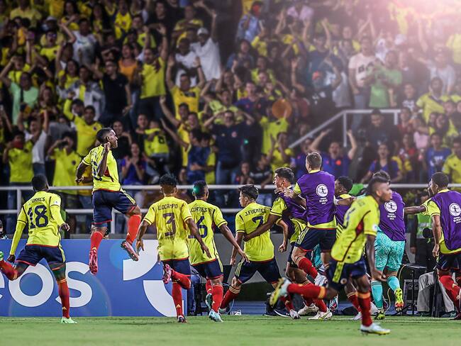 Los jugadores de Colombia celebran el gol de Fuentes para la clasificación / FCF.
