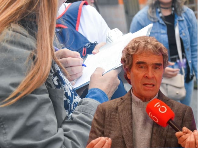 Imagen de referencia. Recolección de firmas: Colprensa - Sergio Fajardo: Caracol Radio.