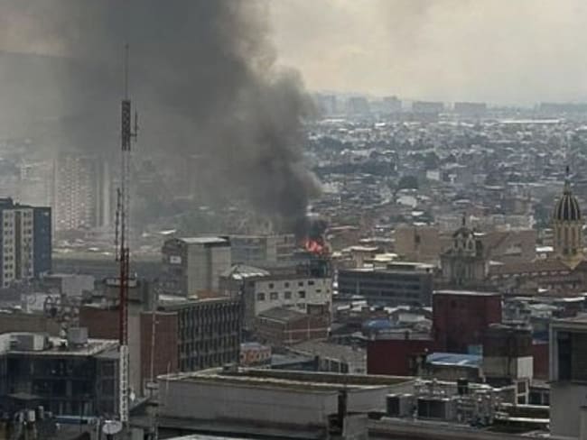 Incendio en bodega de repuestos de Bogotá fue controlado, no se reportan heridos