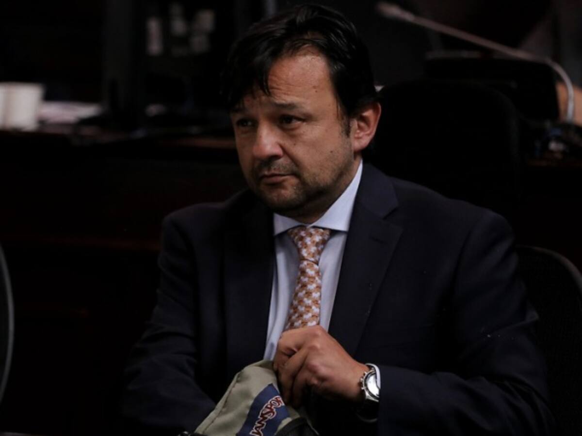 Pliego de cargos a secretario de Movilidad por contrato de semáforos