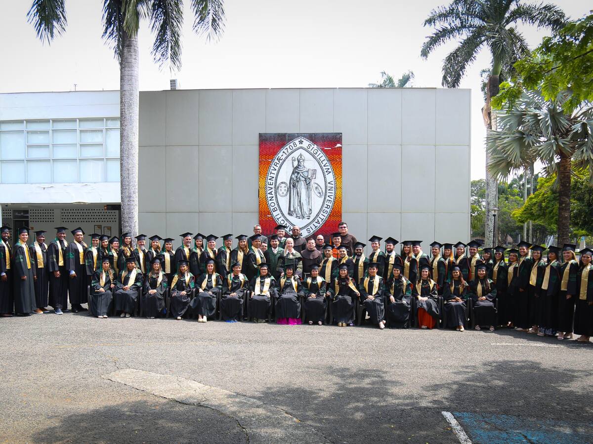 Reconocidos empresarios del Valle se graduaron como magíster en Gerencia Turística