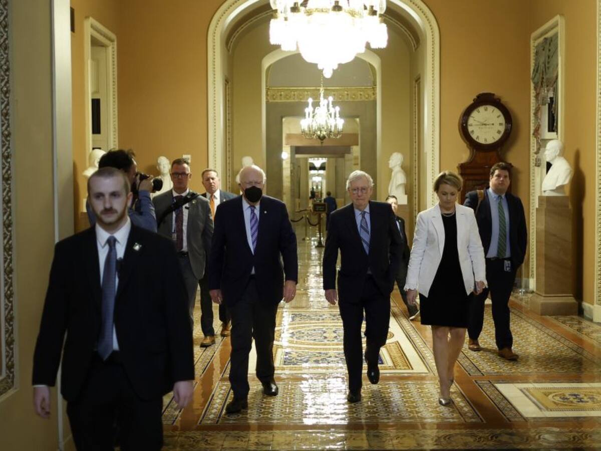 Senado de EE.UU. aprueba proyecto que aumenta el control sobre armas