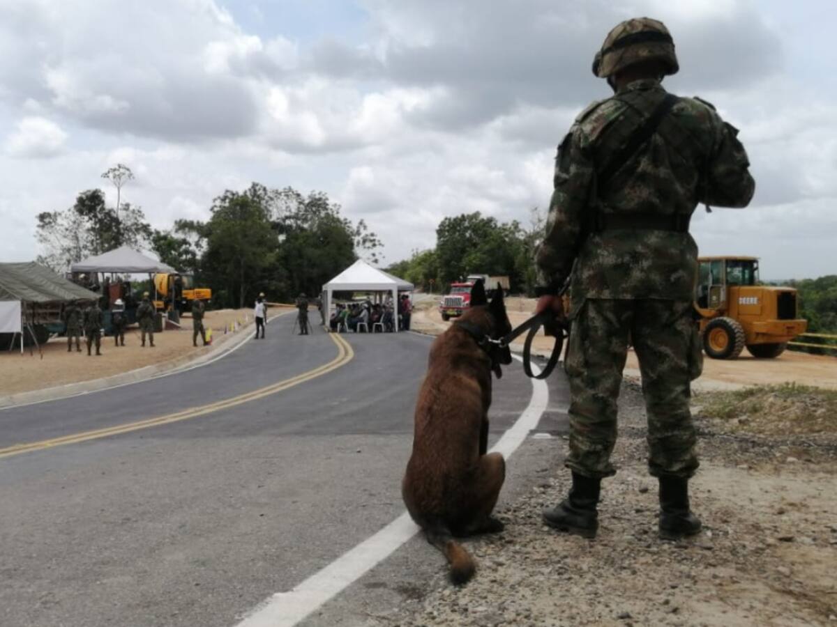 Ejército pavimentó 17 kilómetros de vía en el Catatumbo